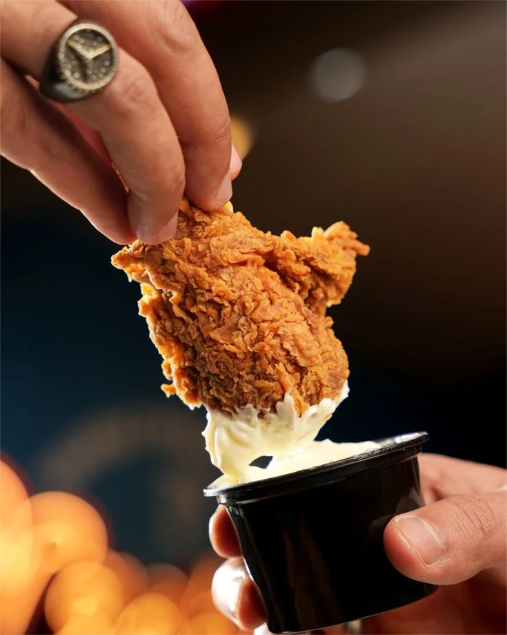 Crispy fried chicken dipped in creamy sauce